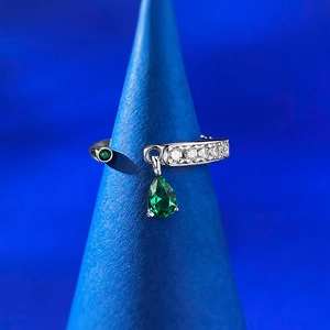 Detailed macro of S925 silver adjustable ring featuring a pear-cut emerald green pendant