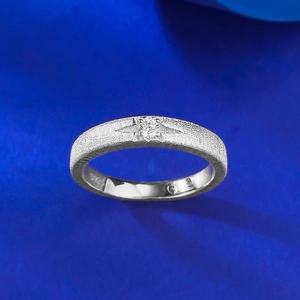 Classic S925 sterling silver single diamond ring with brushed matte finish and star design
