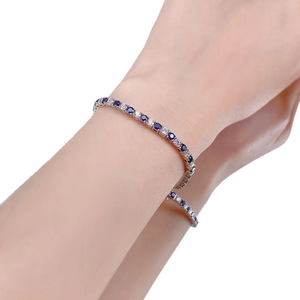 Bracelet tennis en argent S925 avec pierres bleues et blanches alternées sur le poignet