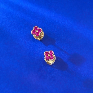 Elegant S925 sterling silver four-leaf clover stud earrings with red crystal stones