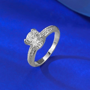 Macro shot of S925 silver ring featuring a round brilliant cut solitaire and side diamonds