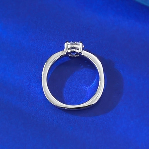 Classic S925 sterling silver ring with 6.5mm round solitaire and side stones