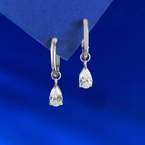 Élégantes boucles d'oreilles pendantes en argent S925 avec zircons en forme de poire