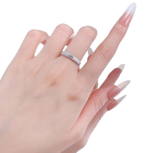Elegant S925 sterling silver solitaire ring with brushed finish on a model's hand