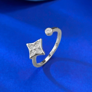 Bague en argent S925 avec trèfle en zircon et design ouvert réglable élégant