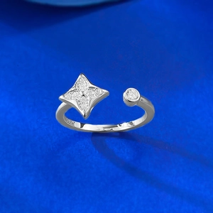 Bague ouverte élégante en argent S925 avec motif trèfle scintillant et zircon clair