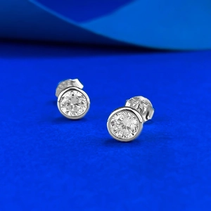 Elegant S925 sterling silver stud earrings with 5.0mm round sparkling zircon stones