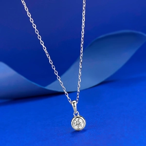 Detailed close-up of S925 sterling silver necklace featuring a 5mm round bubble diamond pendant