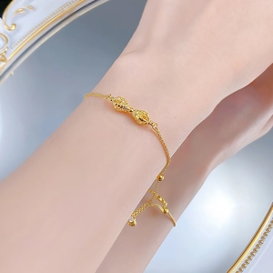 Detail of adjustable S925 silver gold-plated Vajra bracelet worn on wrist
