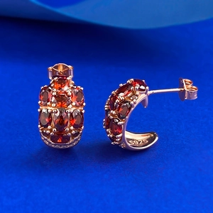 Boucles d'oreilles créoles dorées en argent S925 avec trois rangées de rubis