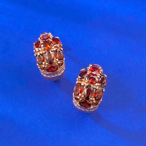Trois rangées de grenats sur des boucles d'oreilles en argent S925 doré vintage