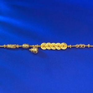 Bracelet doré aux cinq pièces d'empereur avec pendentif calebasse et cordon jaune