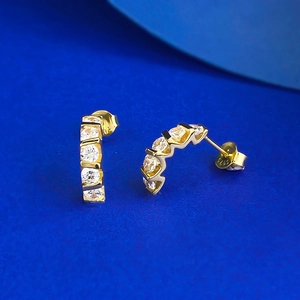 Boucles d'Oreilles Clous en Argent Sterling 925 Plaqué Or Géométriques Rondes avec Strass pour Femme Bijoux de Mode avec Tige en Argent 925