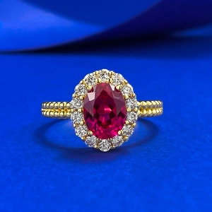 Bague Halo en Argent Sterling S925 Plaqué Or Avec Rubis Synthétique Rouge Sang de Pigeon Ovale et Strass pour Femme