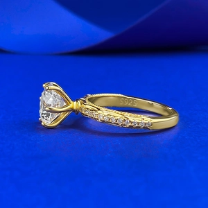 Classic S925 gilded silver ring with a large round white zircon and six-prong setting