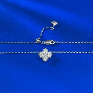 Exquis collier trèfle à quatre feuilles en argent S925 avec pendentif zircon brillant