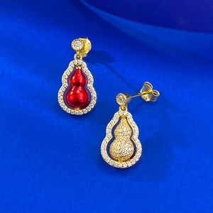 Boucles d'oreilles gourde en argent S925 avec émail rouge et cristaux sur soie bleue