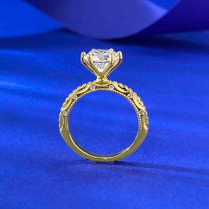 Classic 18K gold S925 silver ring with 8mm round diamond and vintage engraved band