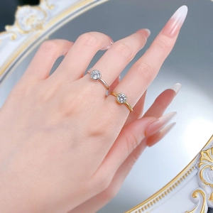 Polished S925 silver and gold 6mm round solitaire rings set shown on hand