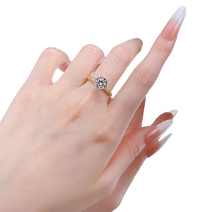 Classic 925 sterling silver gold plated ring with round white zircon on female finger