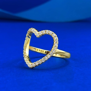 Élégante bague cœur en argent S925 doré avec des pierres de zircon blanc éclatantes
