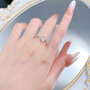 Adjustable S925 silver clover ring with sparkling zircon stones in a mirror reflection