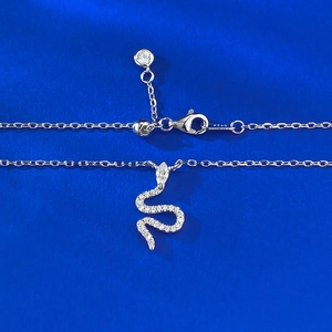 Collier élégant en argent sterling S925 avec pendentif serpent serti de diamants brillants