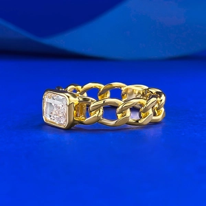 Bague élégante en argent S925 plaqué or avec zircon rectangulaire sur un anneau gourmette