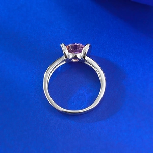 Bague élégante en argent S925 avec une gemme rose ronde et des pierres brillantes