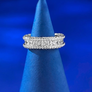 Luxuriöser S925 Silber Eternity Ring mit drei Reihen quadratischen Prinzess-Diamanten