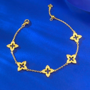Bracelet en argent S925 doré avec cinq trèfles évidés et détails en diamants scintillants