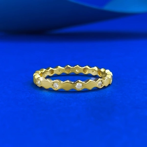 Modern S925 silver honeycomb ring with diamonds in 18K gold finish for stacking