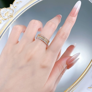 Close-up of S925 silver honeycomb rings with pavé diamonds in three-tone metal finish
