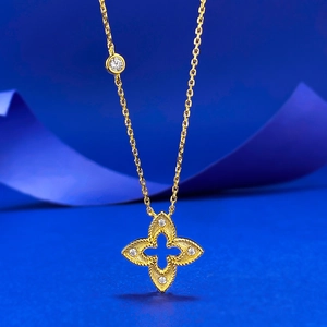 Collier Pendentif Trèfle en Argent Sterling 925 Plaqué Or avec Strass Incrustés Chaîne Fleur à Quatre Feuilles pour Femme