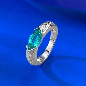 Elegante anello in argento S925 con zircone verde taglio marquise e pietre decorative