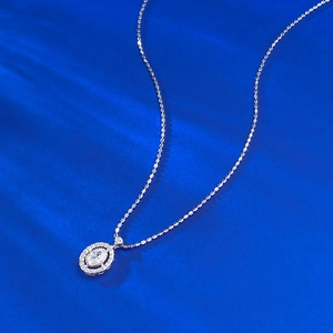 Élégant collier en argent S925 avec pendentif halo ovale et chaîne perlée brillante