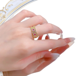 Exquisite gold-plated S925 silver ring with red gemstones and镂空filigree details