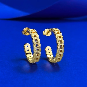 S925 sterling silver gold plated C-shaped coin earrings with hollow geometric patterns