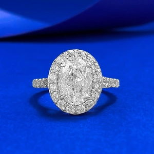 Luxurious 925 Sterling Silver Oval Cut Halo Ring For Women Sparkling Rhinestone Inlaid Simulated Diamond Finger Ring Jewelry