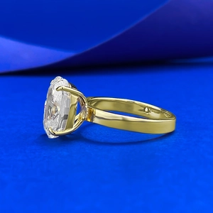 Bague élégante en argent S925 plaqué or avec pierre ovale taille glace et serti à griffes