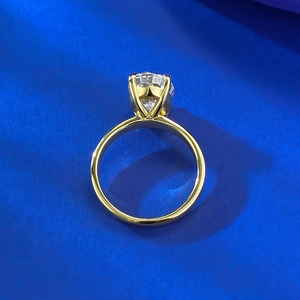 Bague en argent 925 avec diamant ovale 8x12mm à coupe de glace et serti à six griffes