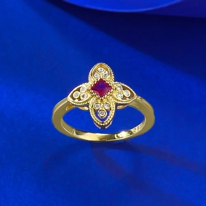 Detailed macro view of S925 silver ring featuring a red gemstone in a four-leaf clover design