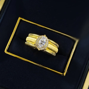 Bague vintage en argent S925 doré avec zircon ovale et finition brossée texturée