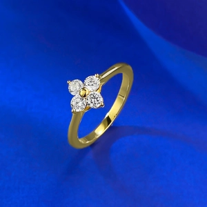 Exquisite S925 silver four-leaf clover ring with sparkling crystals in gold finish