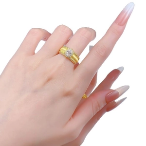 Bague vintage en argent S925 plaqué or avec finition brossée et zircone ovale