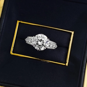 Classic S925 silver ring with 10mm round simulated diamond in luxury velvet jewelry box