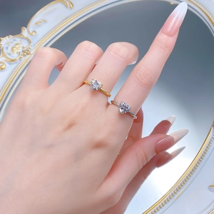 Elegant S925 silver rings with heart-shaped 7mm white zircon shown on a hand in a mirror