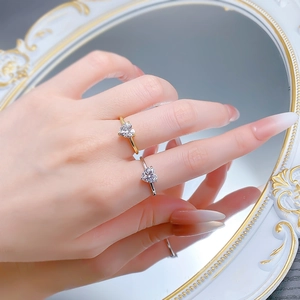 Close-up of gold and silver S925 rings featuring 7mm heart-cut stones on a hand