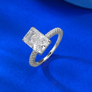 Elegant S925 sterling silver ring with a large radiant cut carbon diamond center stone