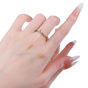Eleganter S925 Silberring in Schlangenform mit funkelnden Zirkonen für Damen